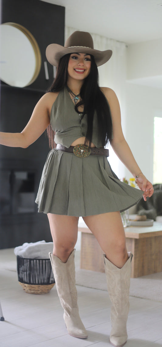 Pleated skirt set with Vest