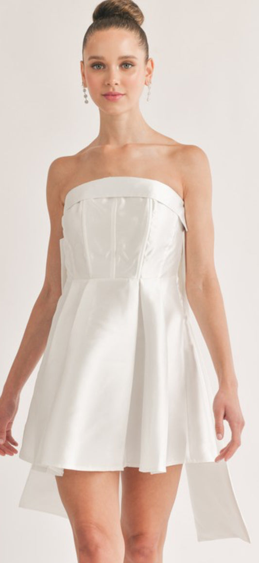 White mini dress with Bow