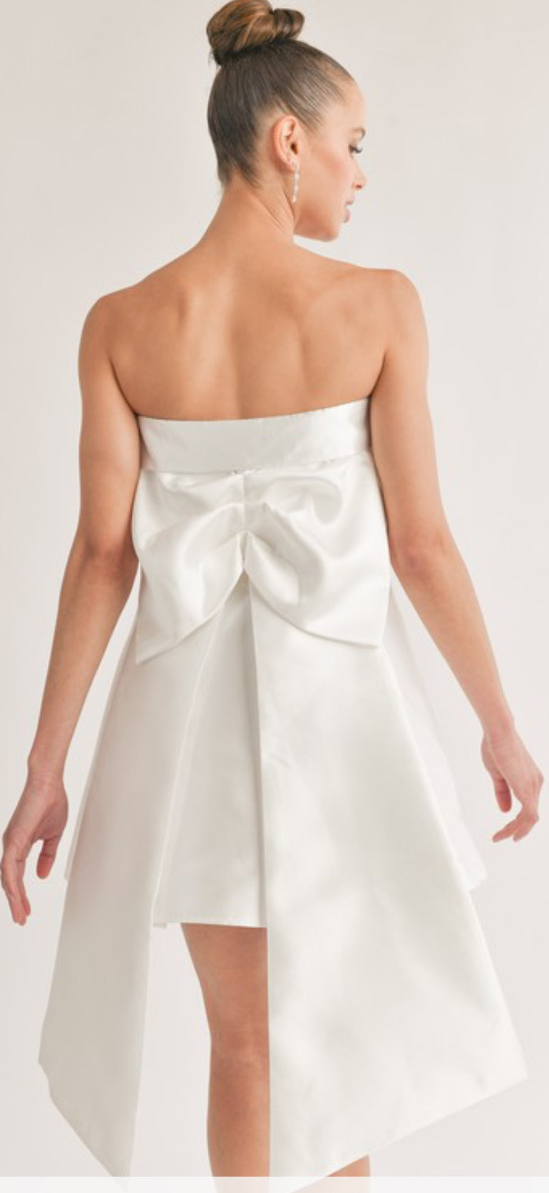 White mini dress with Bow