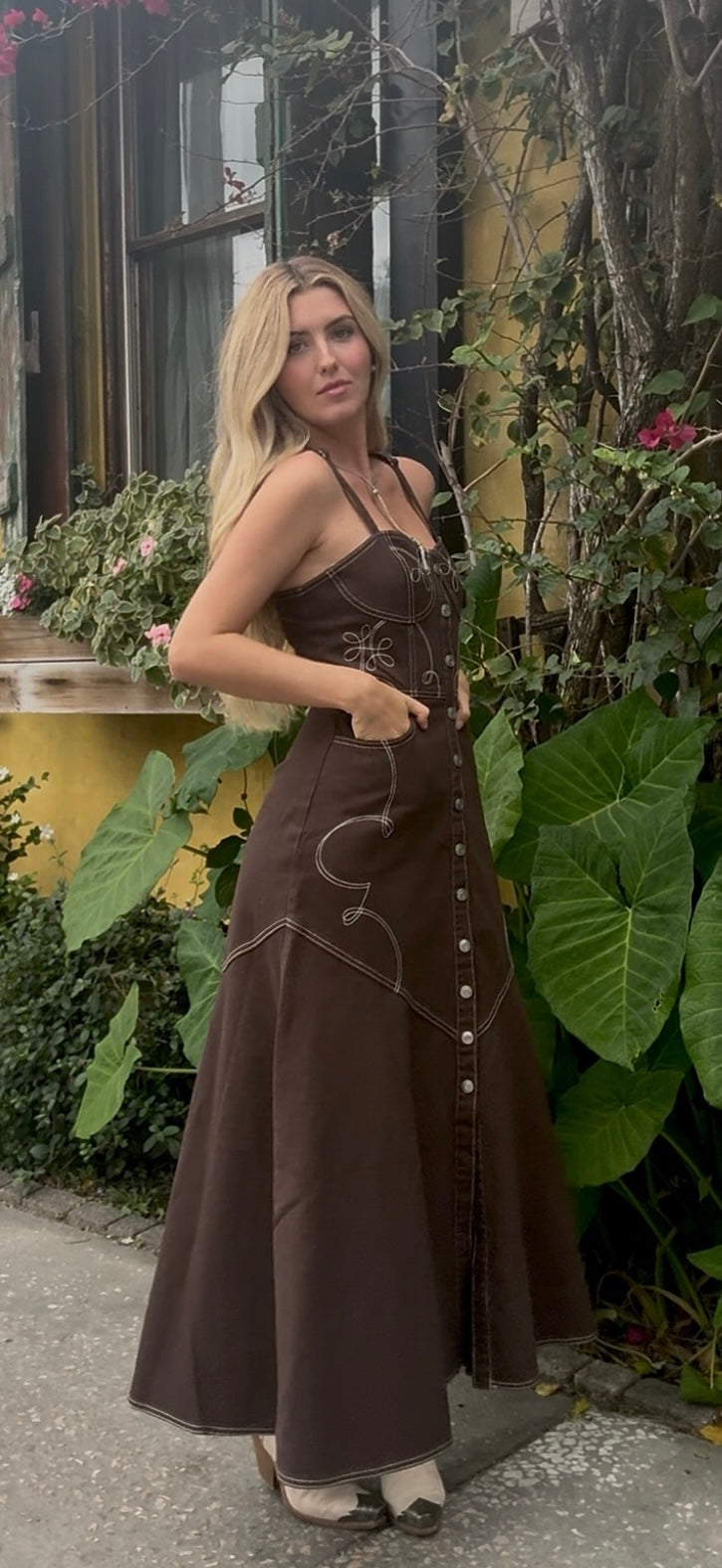 Embroidered Detailed midi dress
